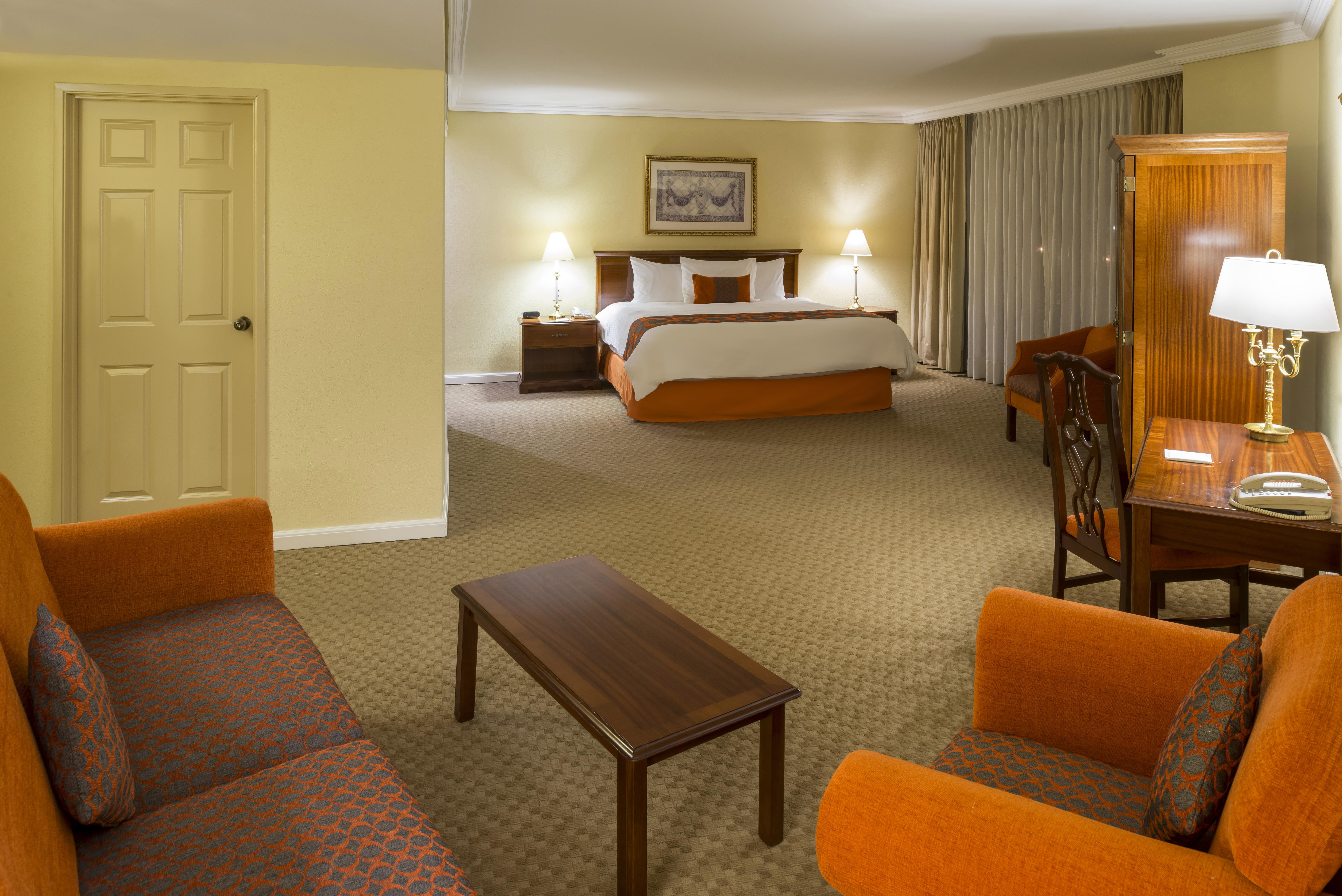 Camino Real Puebla Angelopolis Ξενοδοχείο Εξωτερικό φωτογραφία A typical suite at the Hilton Garden Inn