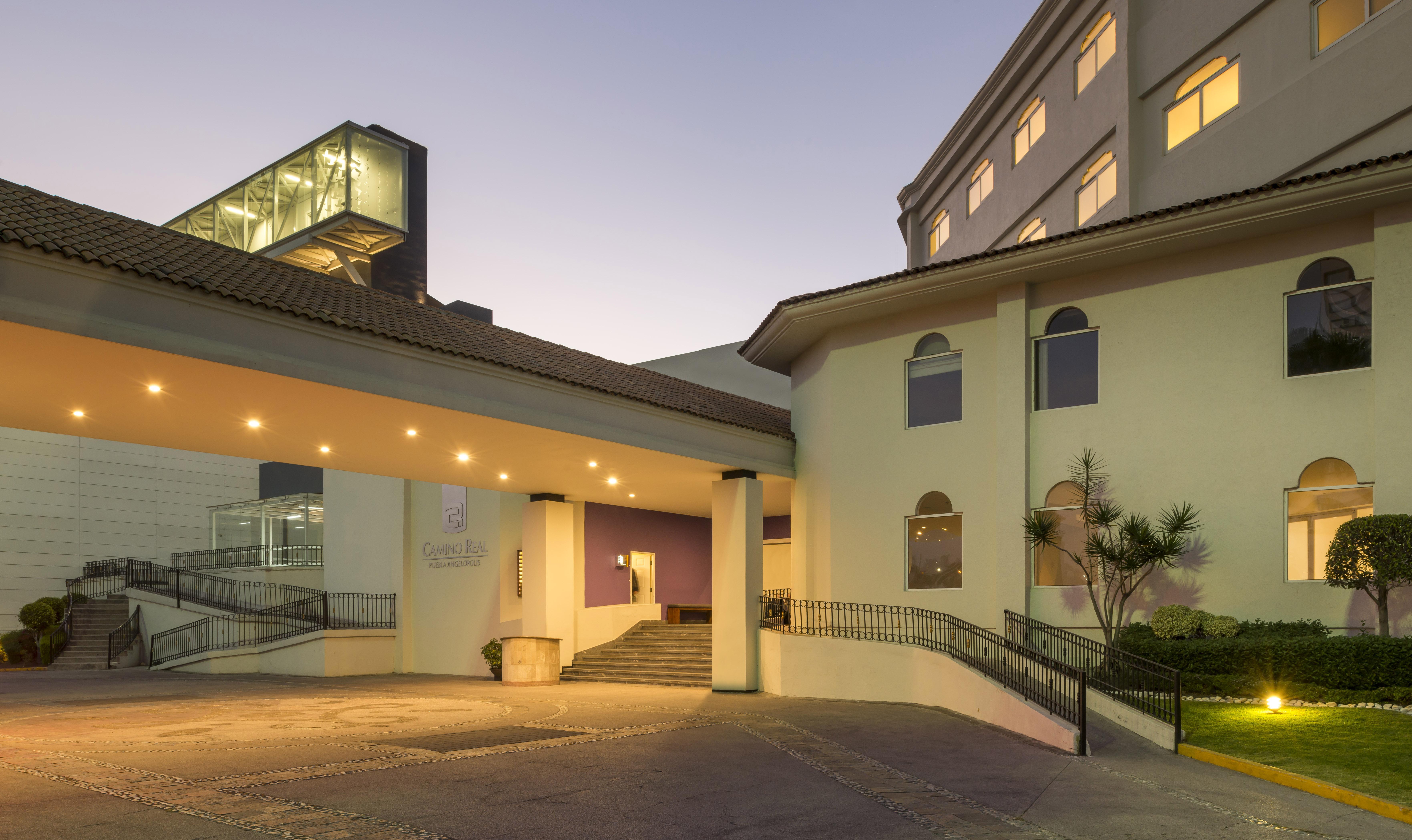 Camino Real Puebla Angelopolis Ξενοδοχείο Εξωτερικό φωτογραφία The main entrance of the hotel