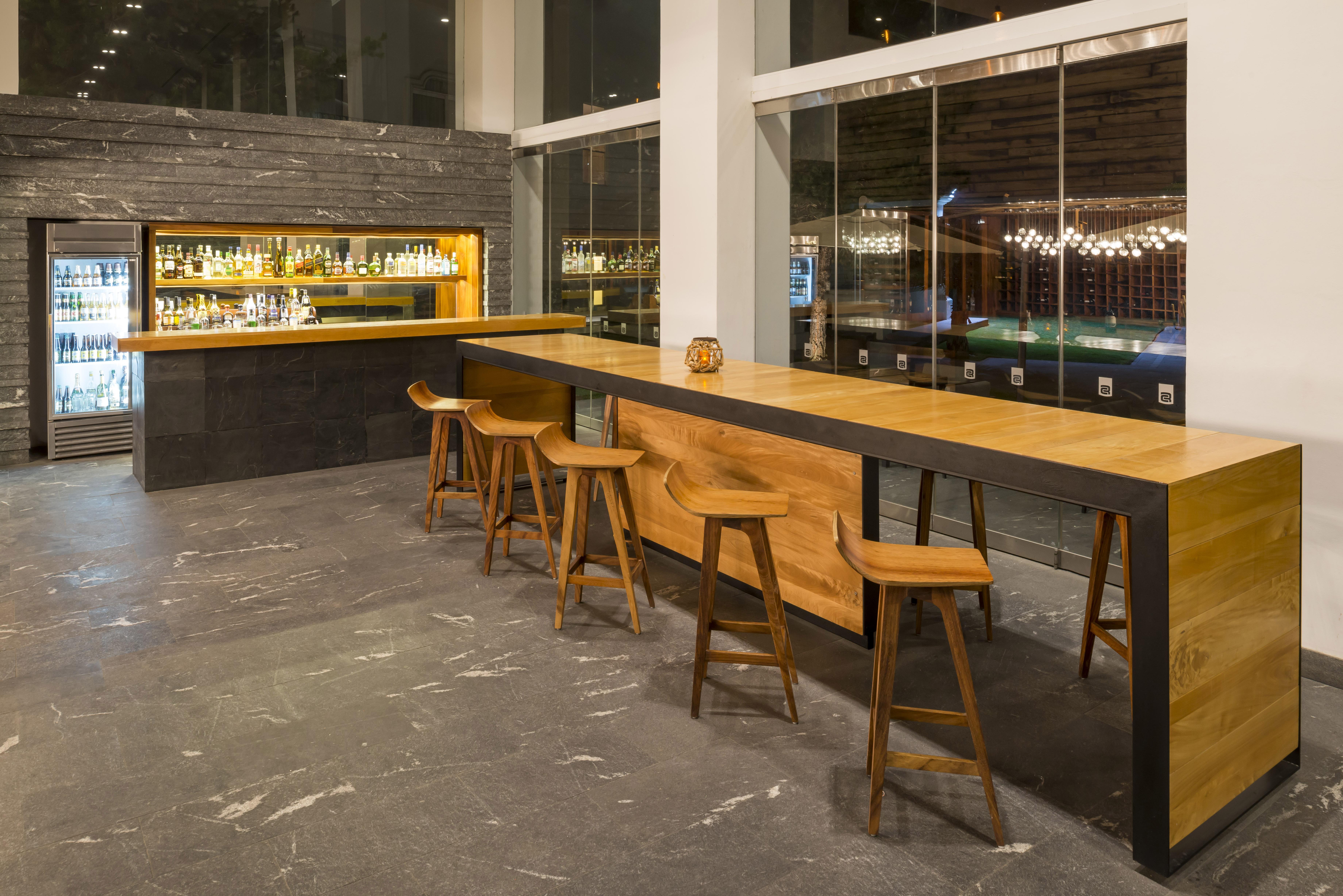 Camino Real Puebla Angelopolis Ξενοδοχείο Εξωτερικό φωτογραφία The bar at the 10000 km lounge