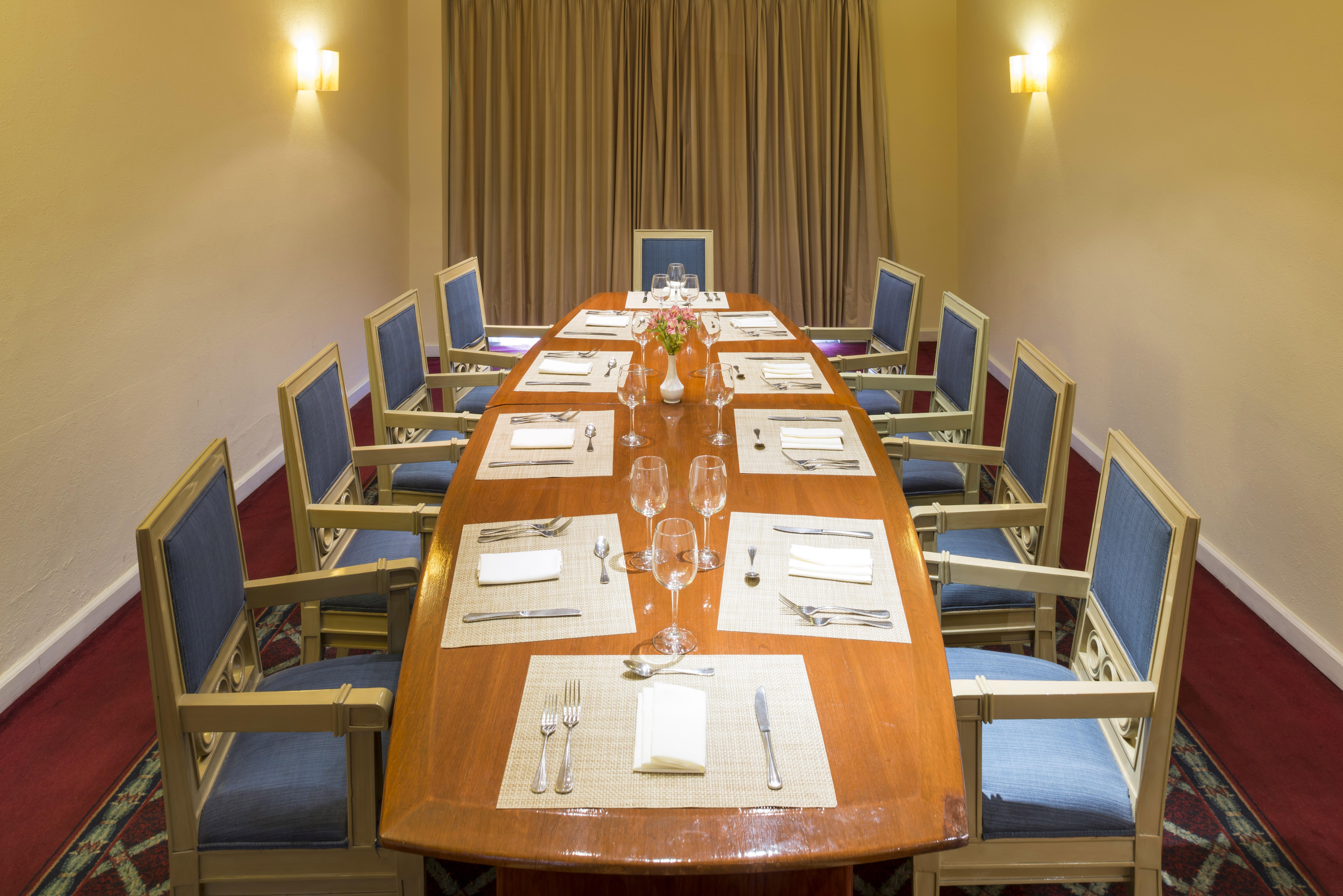 Camino Real Puebla Angelopolis Ξενοδοχείο Εξωτερικό φωτογραφία A table set for a formal dinner