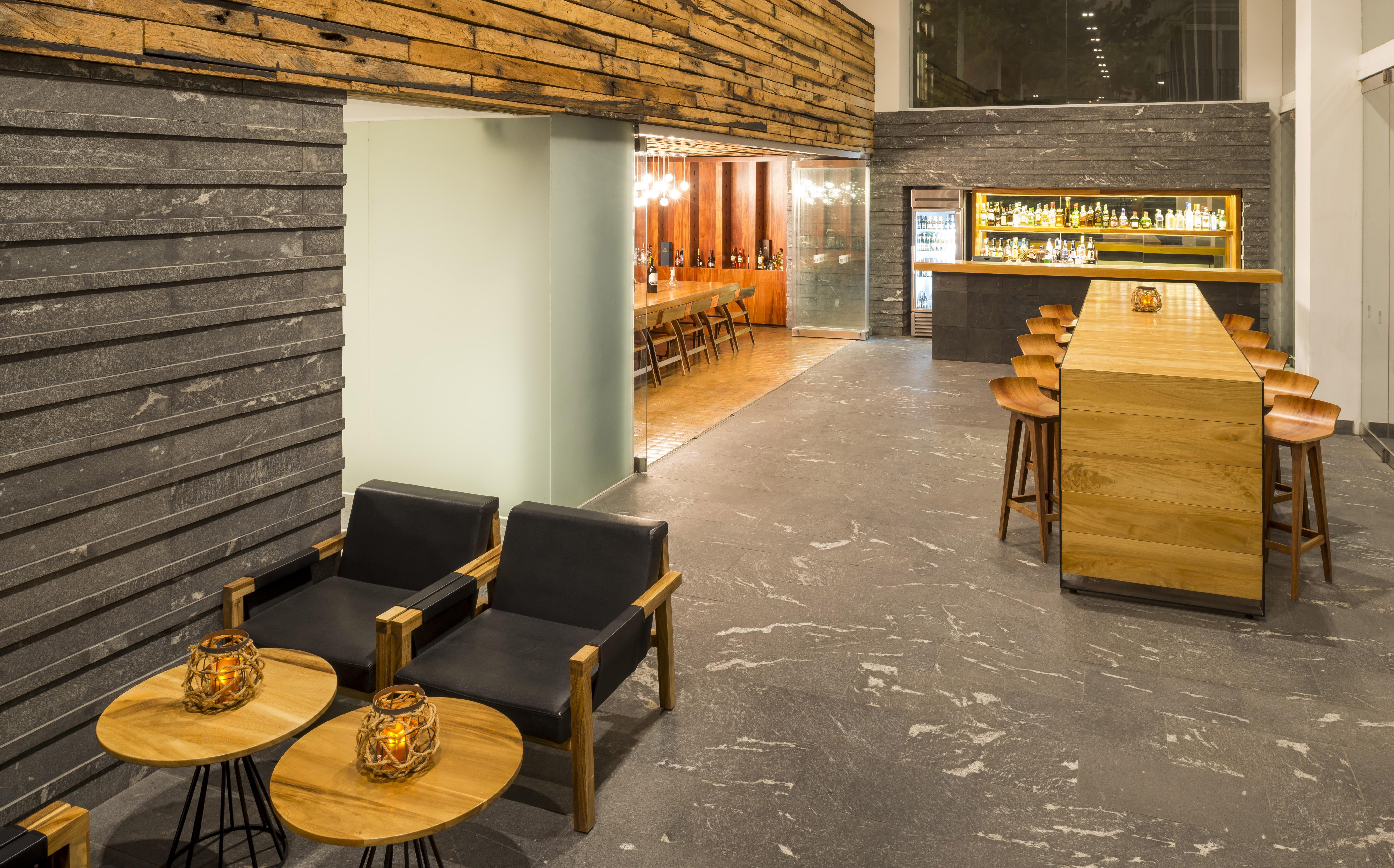 Camino Real Puebla Angelopolis Ξενοδοχείο Εξωτερικό φωτογραφία The lounge at the airport