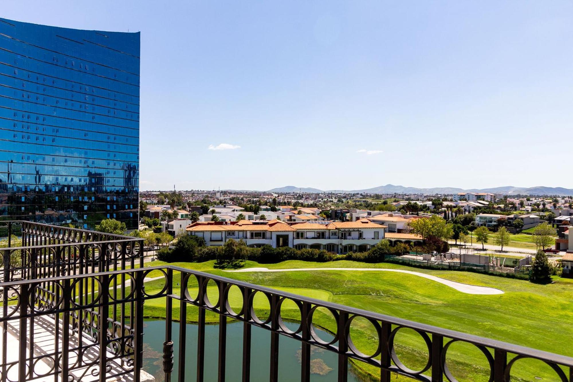 Camino Real Puebla Angelopolis Ξενοδοχείο Εξωτερικό φωτογραφία View of the golf course from the hotel